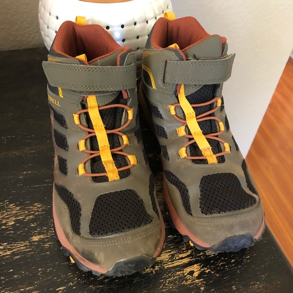 ✨Merrell Kids Hiking Shoes✨ - Picture 3 of 8